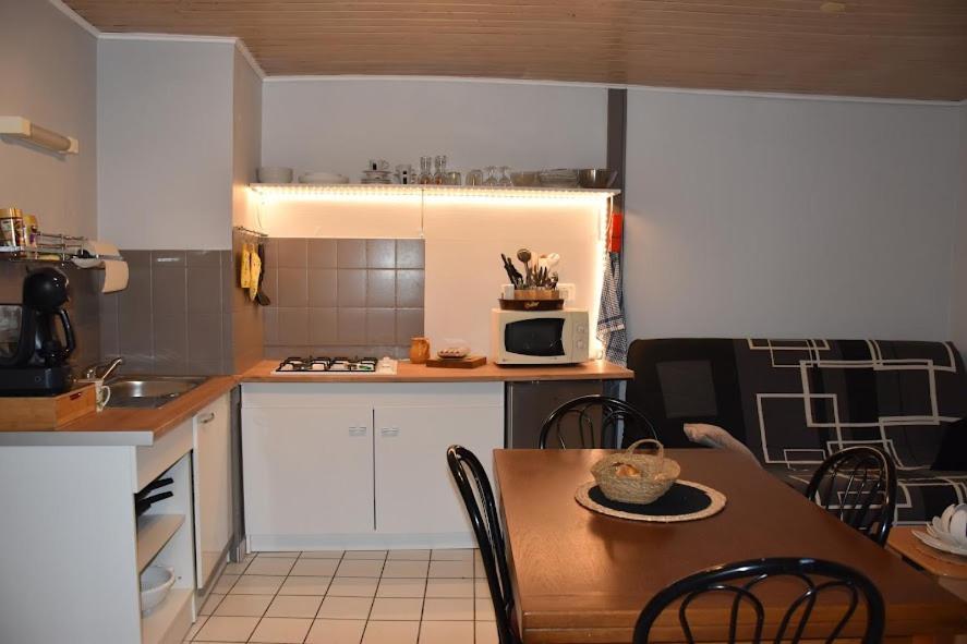 Maison De Village Appartement Rdc Avec Terrasse Gy Екстер'єр фото